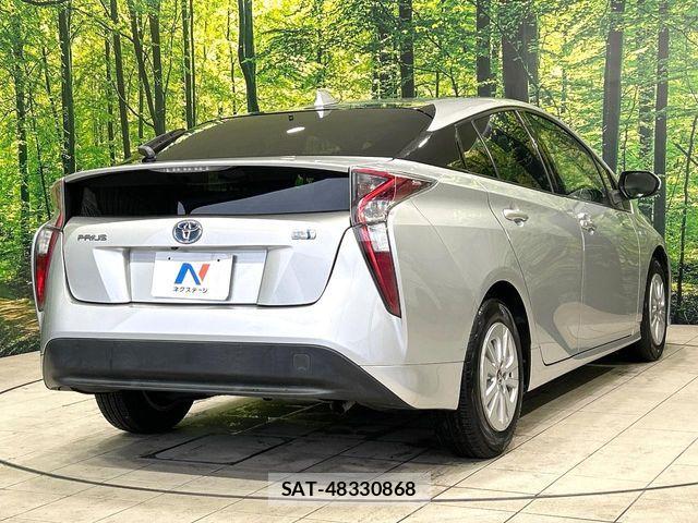Toyota PRIUS 2016-06 7215773-16