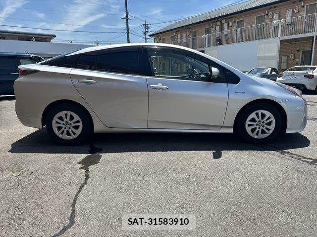 Toyota PRIUS 2016-07 7223702-15