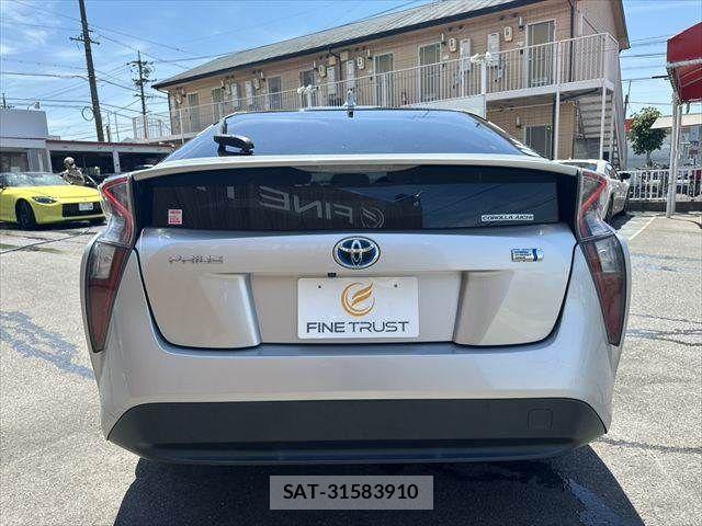 Toyota PRIUS 2016-07 7223702-16