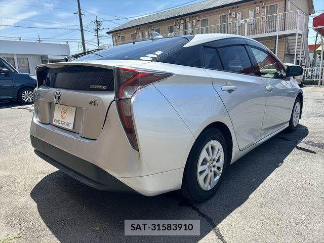 Toyota PRIUS 2016-07 7223702-17