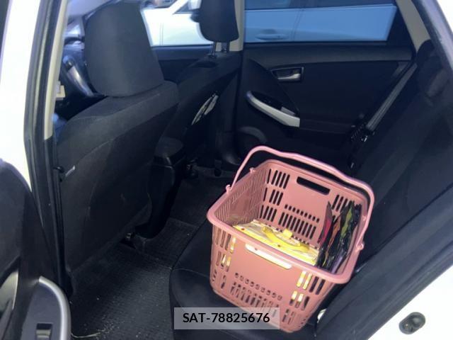 Toyota PRIUS 2014-07 7223677-10