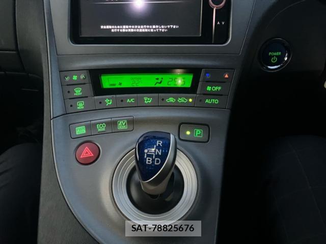 Toyota PRIUS 2014-07 7223677-14