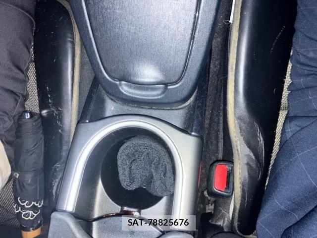 Toyota PRIUS 2014-07 7223677-15