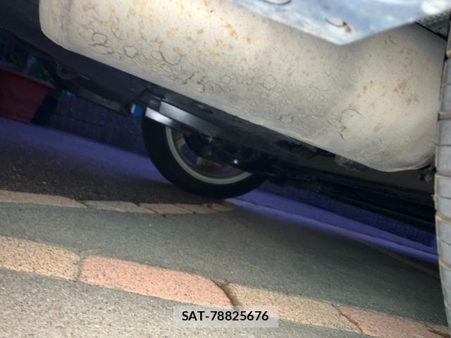 Toyota PRIUS 2014-07 7223677-6