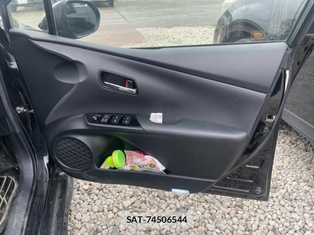 Toyota PRIUS 2018-08 7223746-13