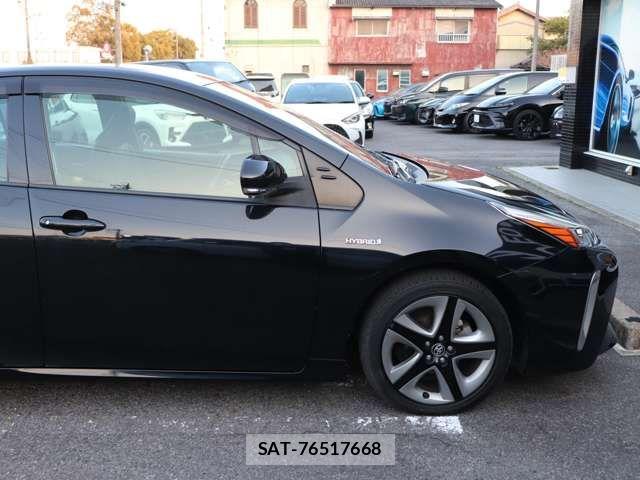 Toyota PRIUS 2019-08 7223772-10