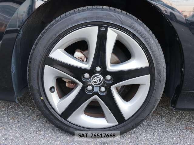 Toyota PRIUS 2019-08 7223772-18