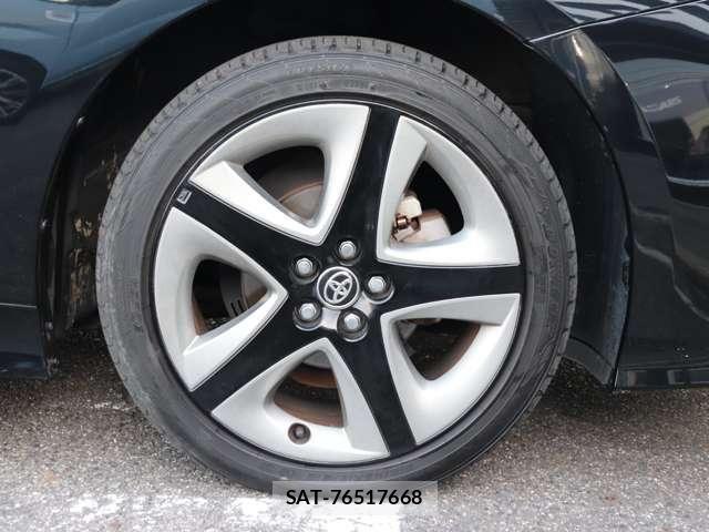 Toyota PRIUS 2019-08 7223772-21
