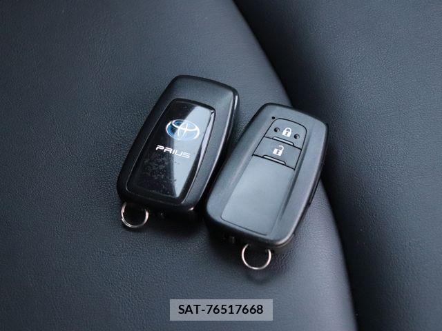 Toyota PRIUS 2019-08 7223772-24