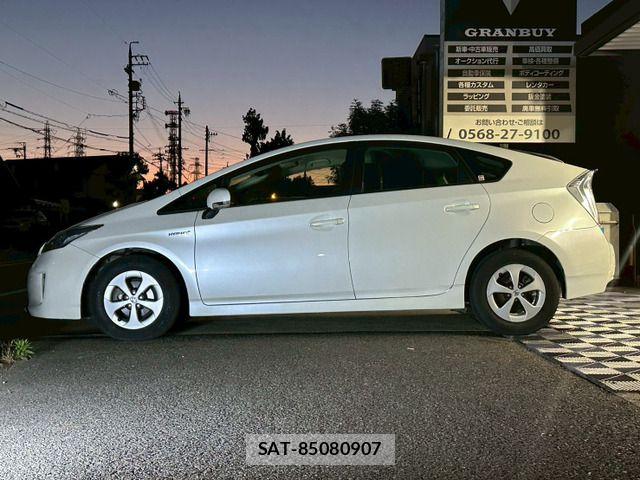 Toyota PRIUS 2013-03 7223655-12