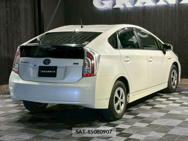 Toyota PRIUS 2013-03 7223655-13