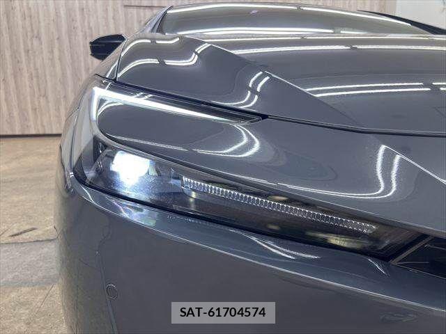 Toyota PRIUS 2023-10 7223824-29
