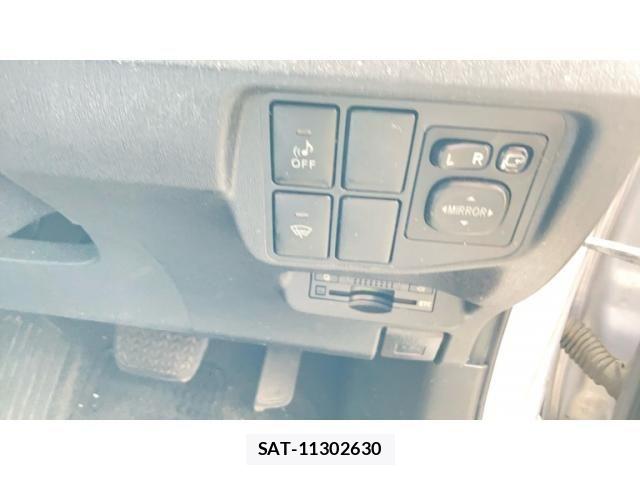 Toyota PRIUS 2012-06 7223646-14