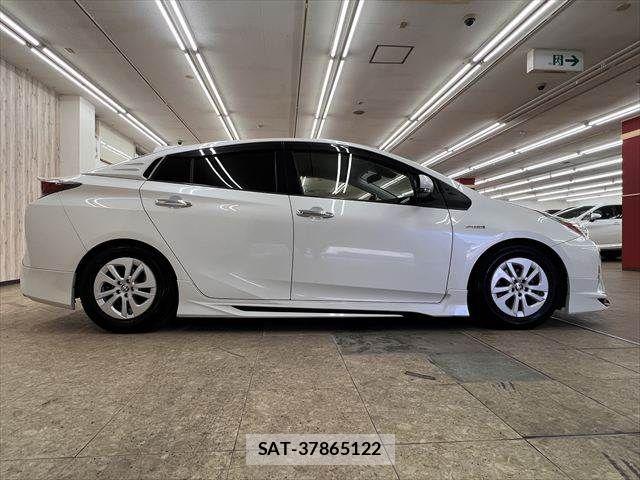 Toyota PRIUS 2017-09 7223732-15
