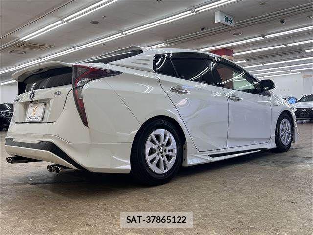 Toyota PRIUS 2017-09 7223732-17