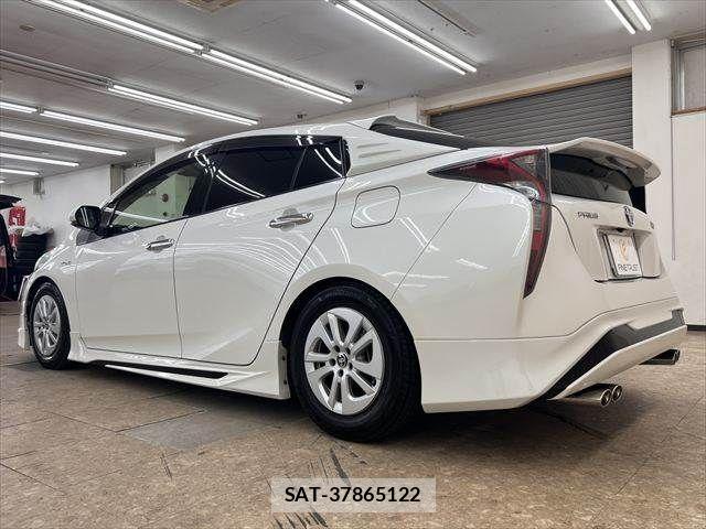 Toyota PRIUS 2017-09 7223732-18