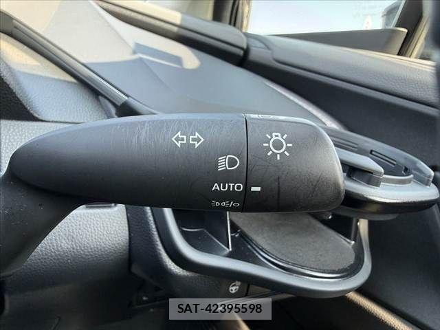 Toyota PRIUS 2024-03 7223844-24