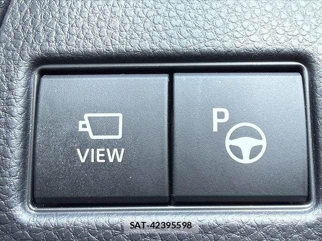 Toyota PRIUS 2024-03 7223844-26
