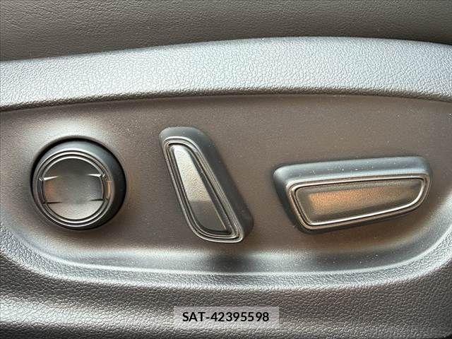 Toyota PRIUS 2024-03 7223844-28