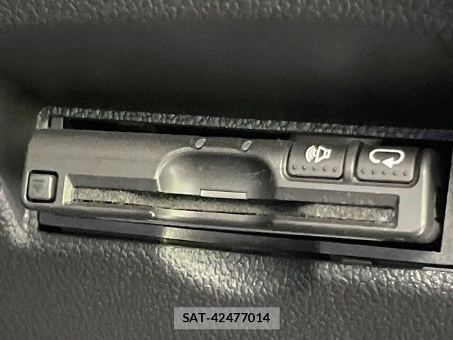 Toyota PRIUS 2019-04 7223767-6