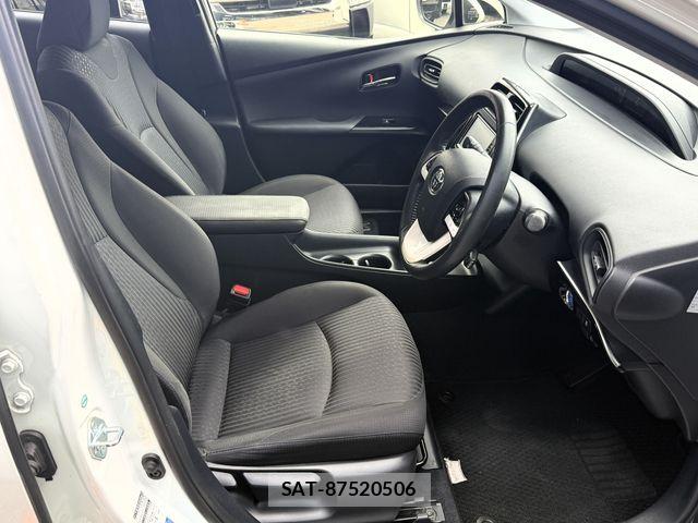Toyota PRIUS 2017-10 7223737-11