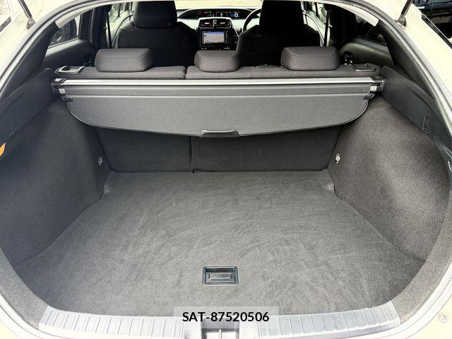 Toyota PRIUS 2017-10 7223737-26