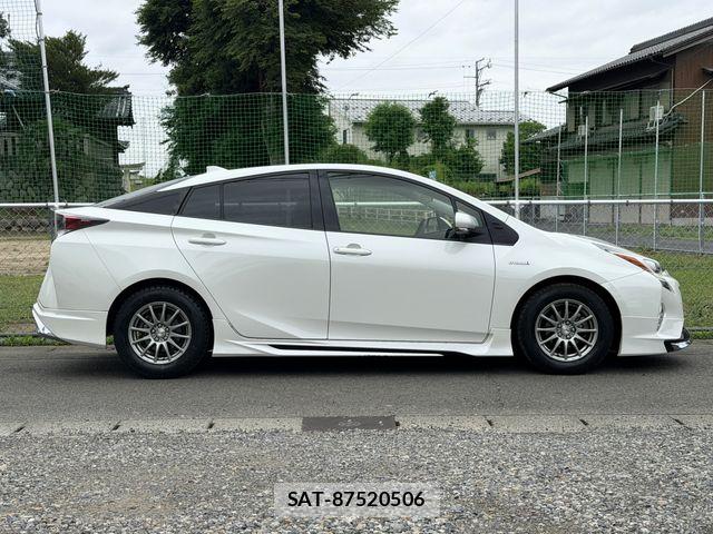 Toyota PRIUS 2017-10 7223737-6