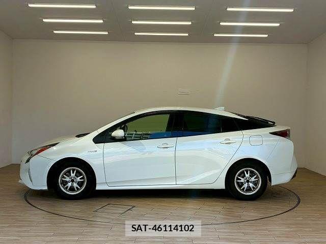 Toyota PRIUS 2017-12 7223735-15