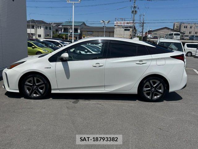 Toyota PRIUS 2021-11 7223790-15