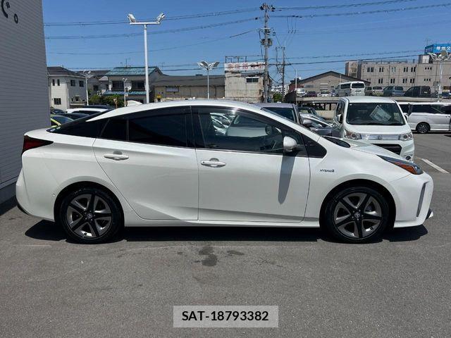 Toyota PRIUS 2021-11 7223790-16