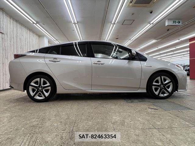 Toyota PRIUS 2016-06 7215771-15