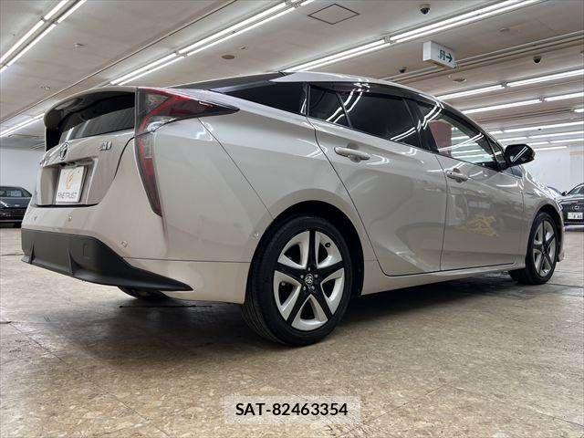 Toyota PRIUS 2016-06 7215771-17