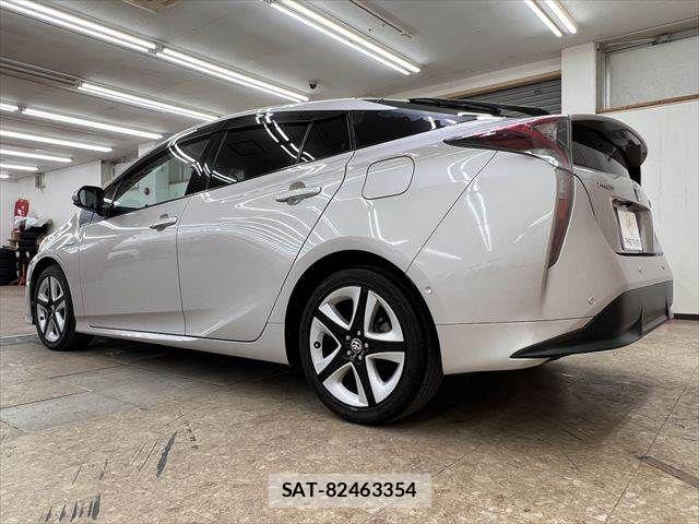 Toyota PRIUS 2016-06 7215771-18