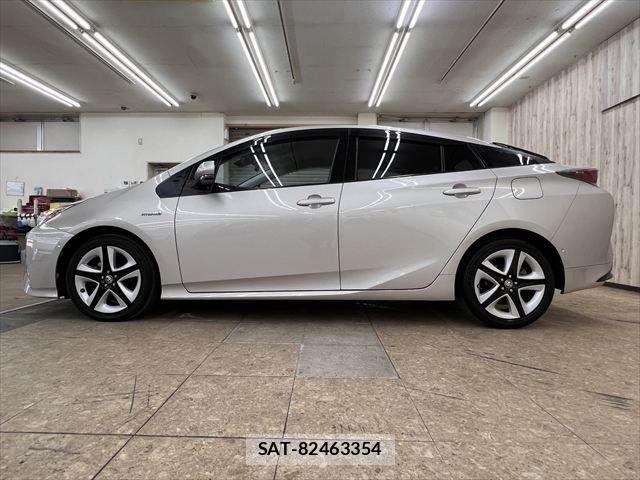 Toyota PRIUS 2016-06 7215771-19