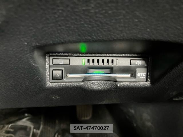Toyota PRIUS 2019-10 7223775-11