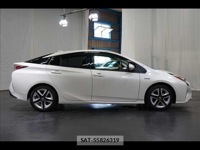 Toyota PRIUS 2016-04 7223695-15