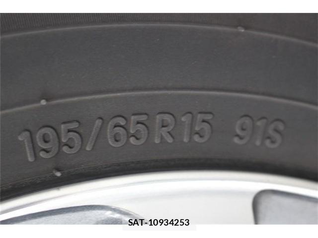 Toyota PRIUS 2015-12 7223688-22