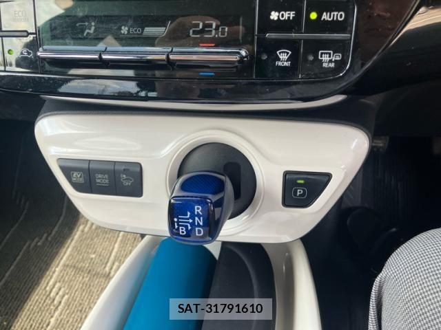 Toyota PRIUS 2016-06 7223697-15