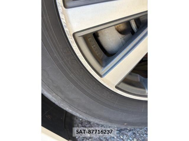 Toyota PRIUS 2014-07 7215458-13