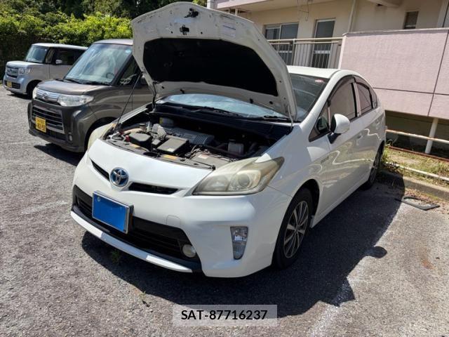 Toyota PRIUS 2014-07 7215458-1