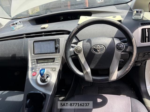 Toyota PRIUS 2014-07 7215458-4