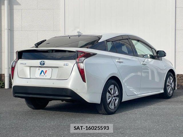 Toyota PRIUS 2016-06 7218503-16