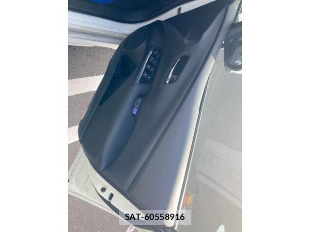 Toyota PRIUS 2018-01 7218167-13