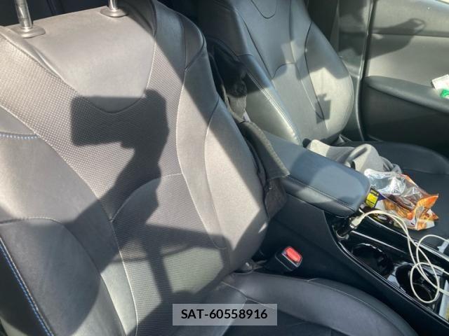 Toyota PRIUS 2018-01 7218167-15