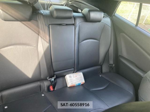 Toyota PRIUS 2018-01 7218167-16