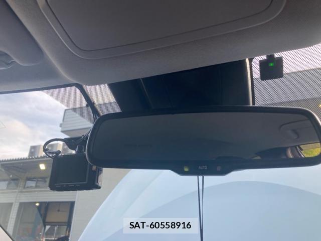 Toyota PRIUS 2018-01 7218167-22