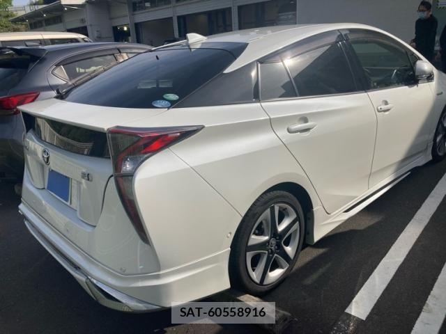 Toyota PRIUS 2018-01 7218167-4