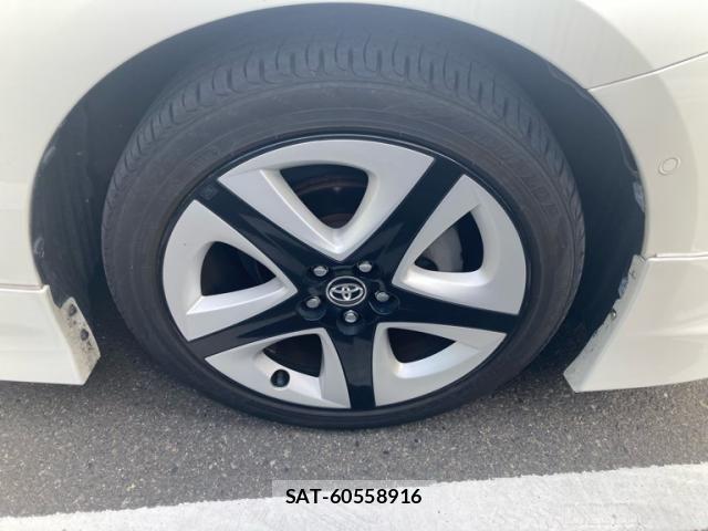 Toyota PRIUS 2018-01 7218167-6