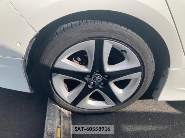 Toyota PRIUS 2018-01 7218167-7