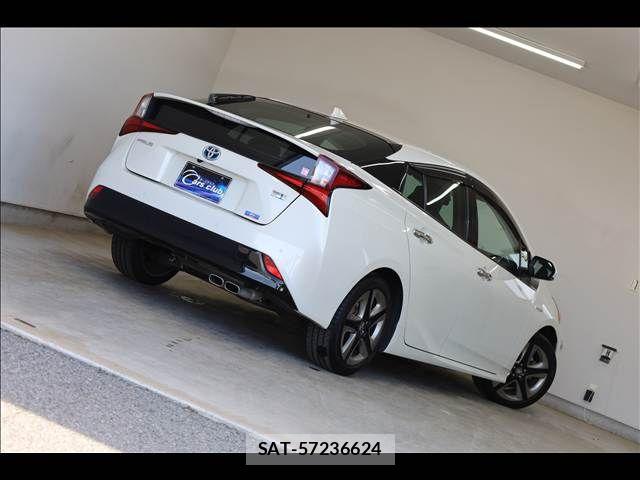 Toyota PRIUS 2019-04 7223764-10
